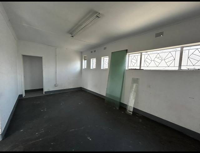 127M² WAREHOUSE TO LET IN WYNBERG